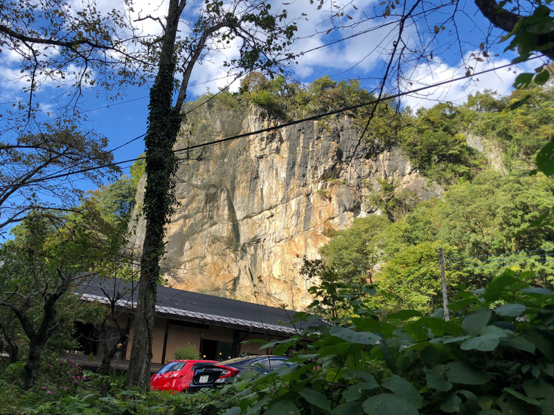 鍾乳洞の岩